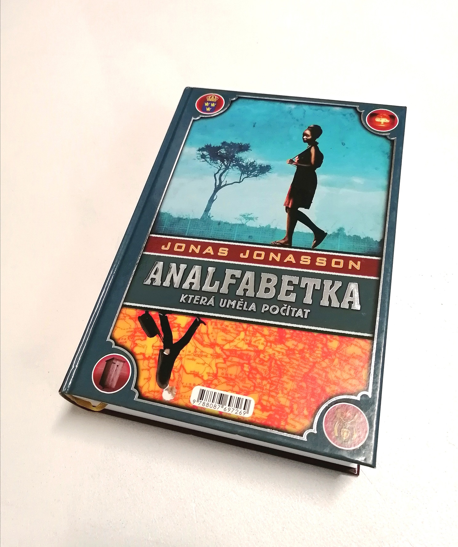 Analfabetka a Stoletý stařík, Jonas Jonasson