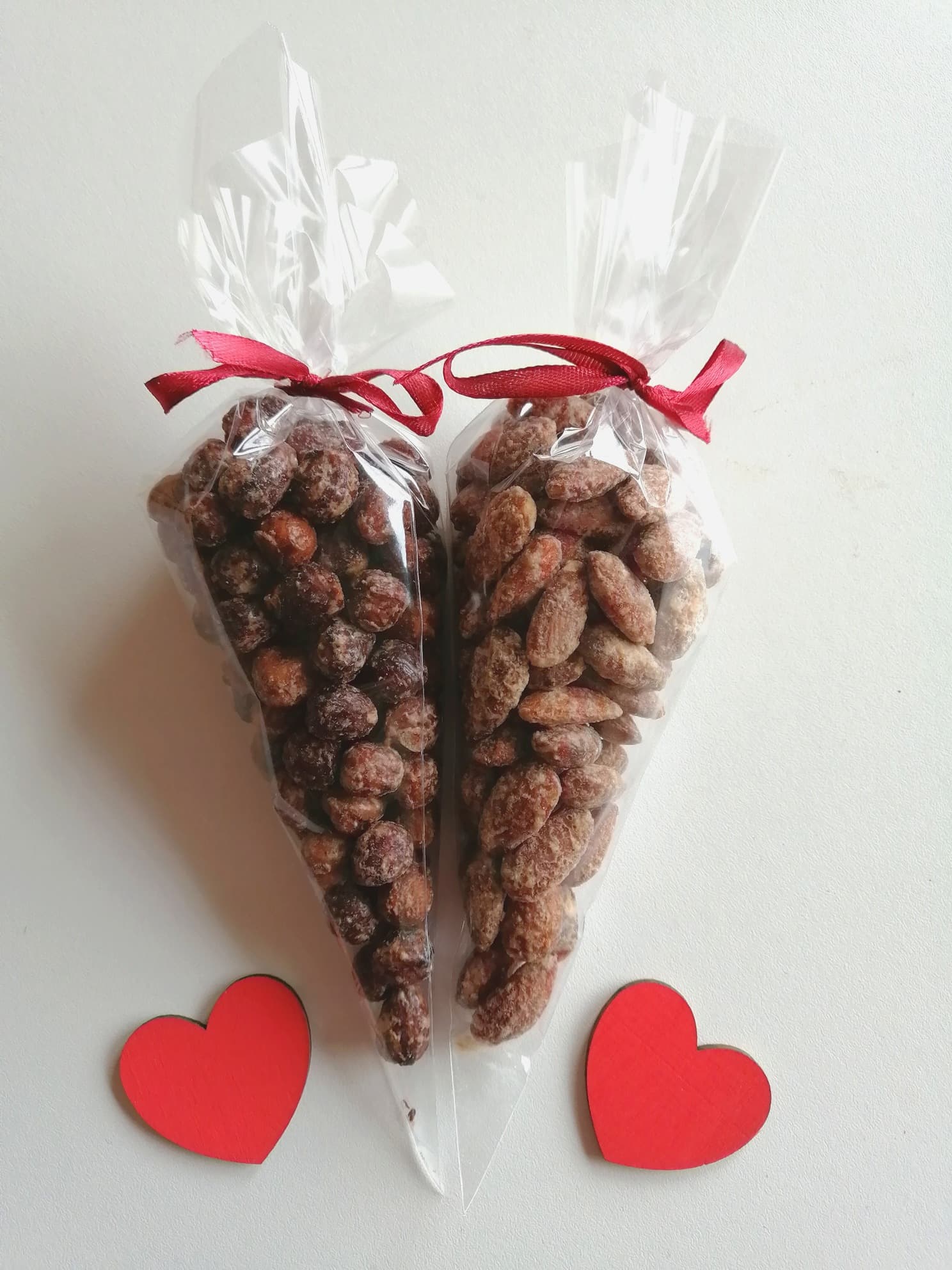 Balíček lískových ořechů v cukru