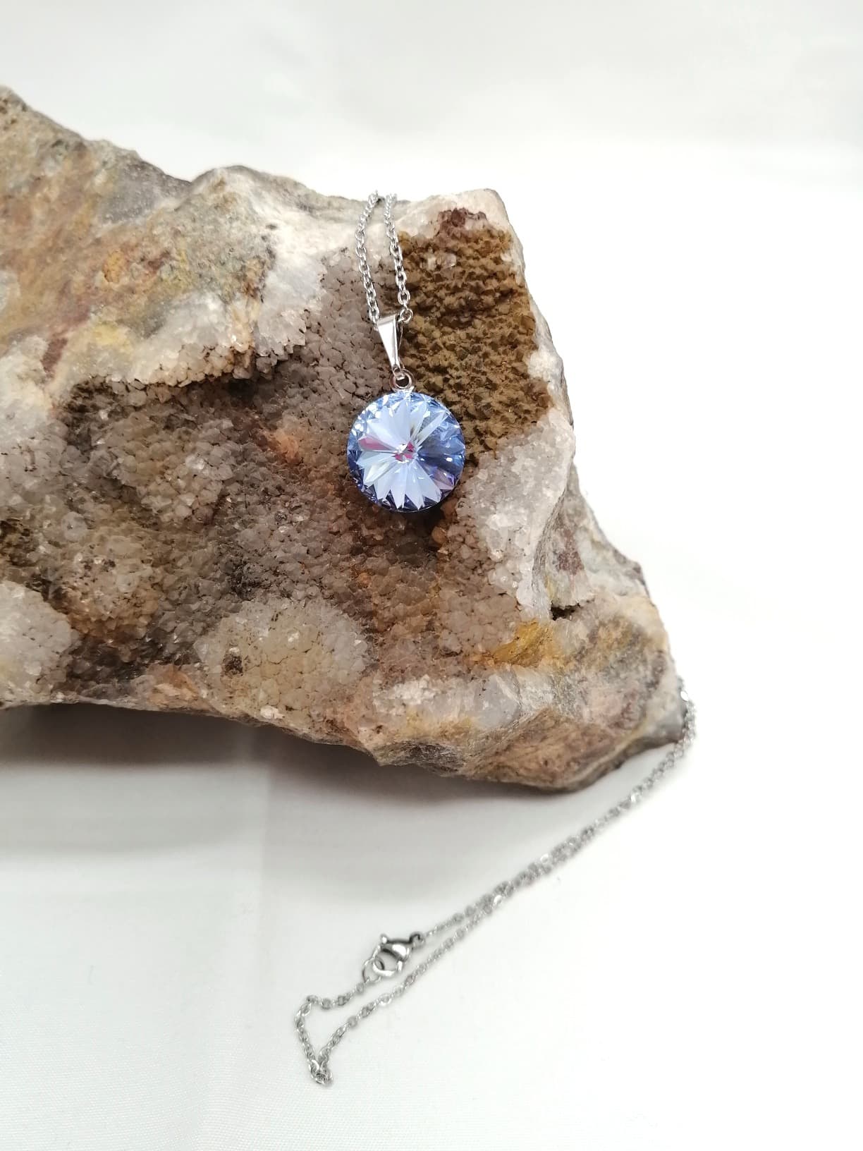 Řetízek s přívěškem Swarovski krystal light sapphire