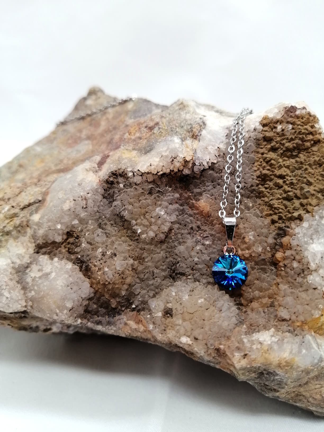 Řetízek s přívěškem Swarovski krystal Bermuda blue
